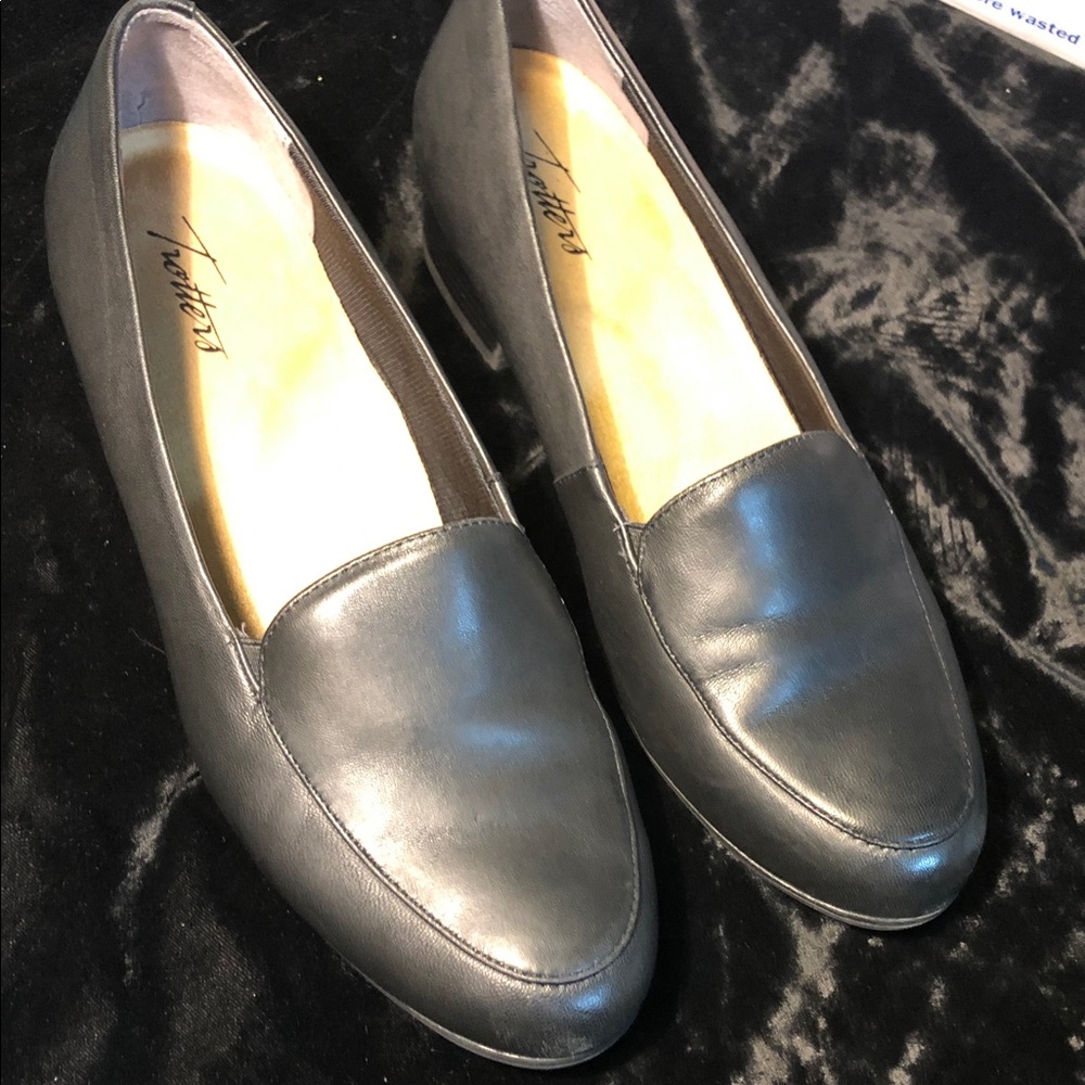 Trotters women’s leather flats T1713-001 size 10 med width